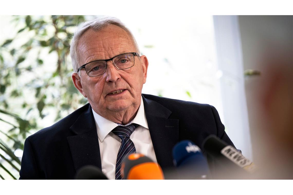 Backhaus hat grünes Licht für den Rettungsversuch einer privaten Initiative für den bei Wismar gestrandeten Buckelwal gegeben.