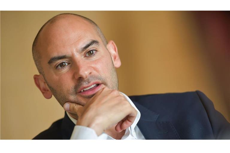 Baden-Württembergs Finanzminister Danyal Bayaz (Grüne) blickt positiv auf das schwarz-rote Finanzpaket zu Verteidigung und Infrastruktur. (Archivbild)
