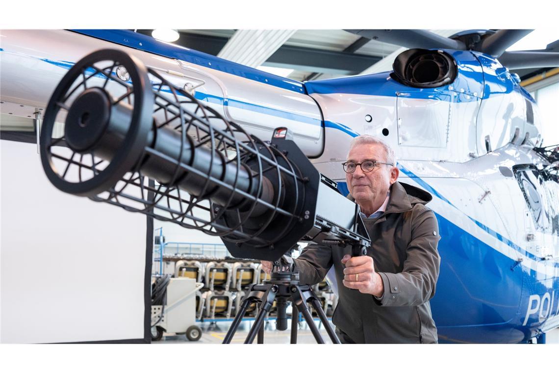 Baden-Württembergs Innenminister Thomas Strobl (CDU) stellt seine Vorstellung von Drohnenabwehr vor: in der Ukraine ungeeignet.