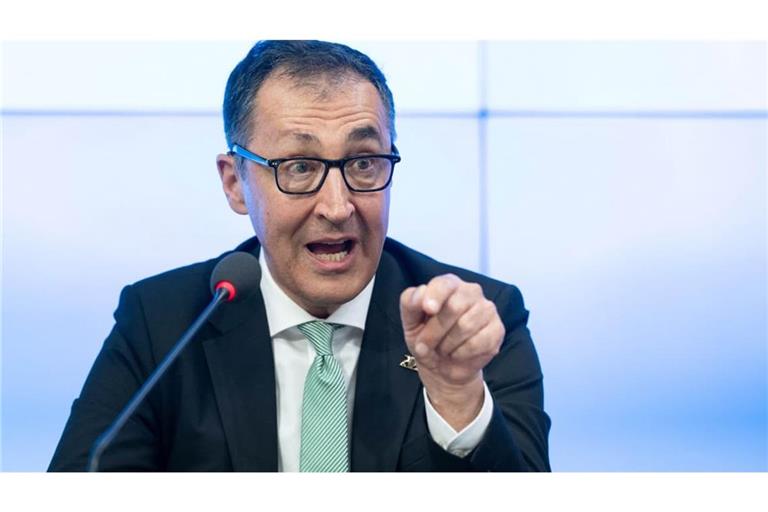 Baden-Württembergs Ministerpräsident Cem Özdemir (Grüne) hat seine Partei vor einer Koalition mit der Linkspartei in Berlin gewarnt.