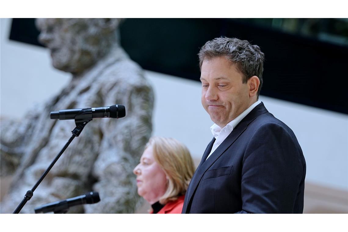 Bärbel Bas und Lars Klingbeil (beide SPD) im Willy-Brandt-Haus in Berlin. (Archivbild)