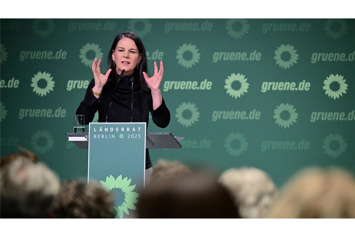 Grünen-Parteitag: Kämpferischer Start in die Opposition Baerbock meint: Neben Humanität müssen die Grünen auch Härte zeigen im Umgang mit manchen Migranten.