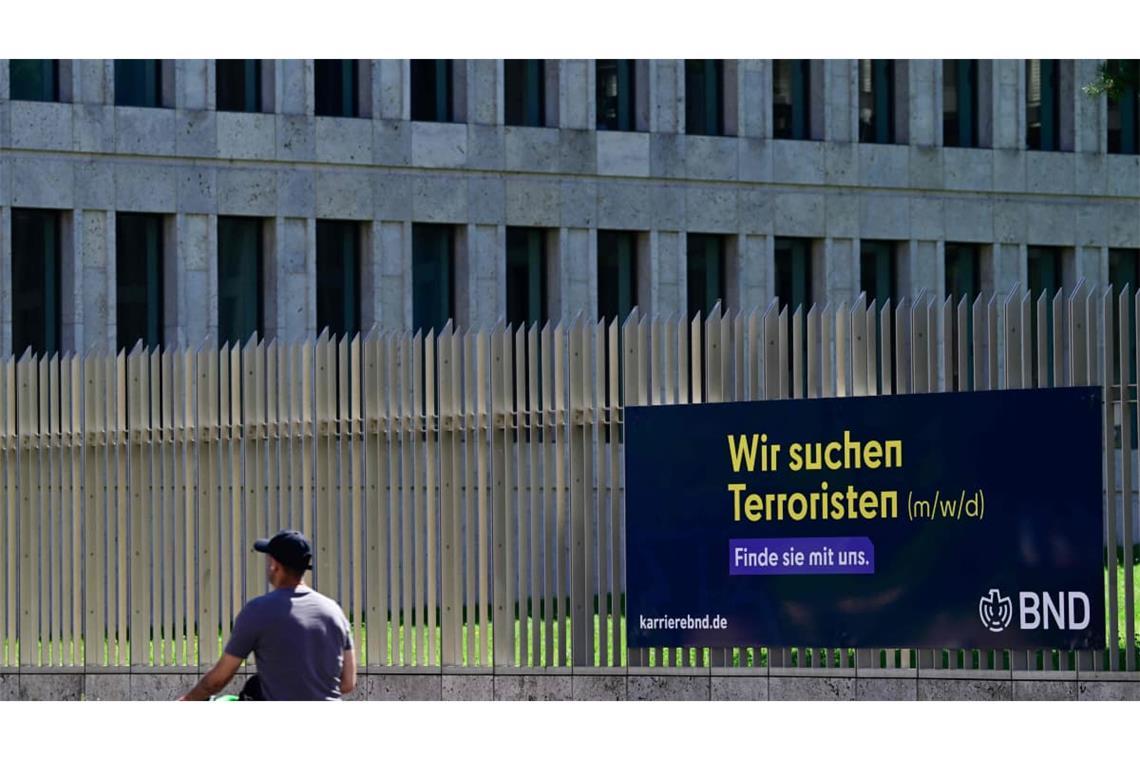 Bald echte Geheimdienste: Der BND und der Bundesverfassungsschutz sollen bald nicht nur Nachrichten sammeln, sondern im In- und Ausland aktiv werden dürfen.
