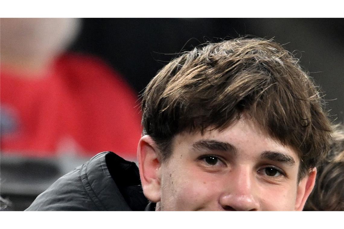 Der große Anführer Kimmich und ein Balljunge "auf Zack" Balljunge Noel Urbaniak half entscheidend mit beim zweiten deutschen Tor.