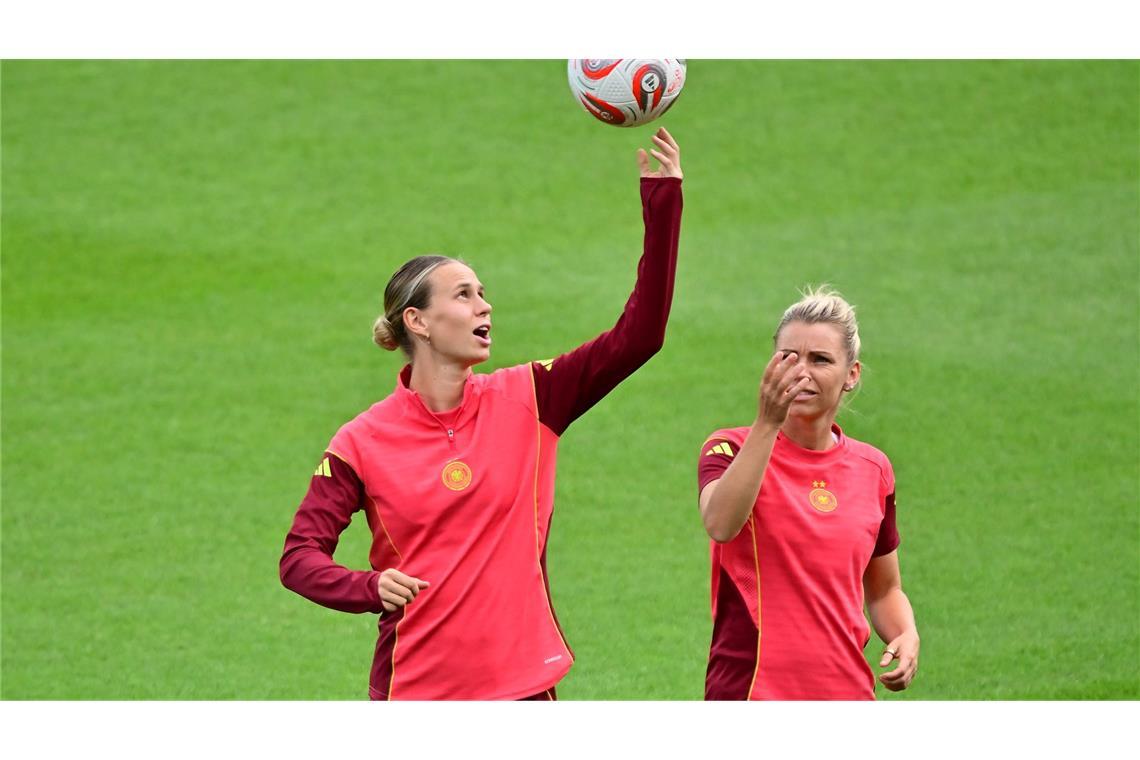 Bilder des Tages Ballkünstlerinnen