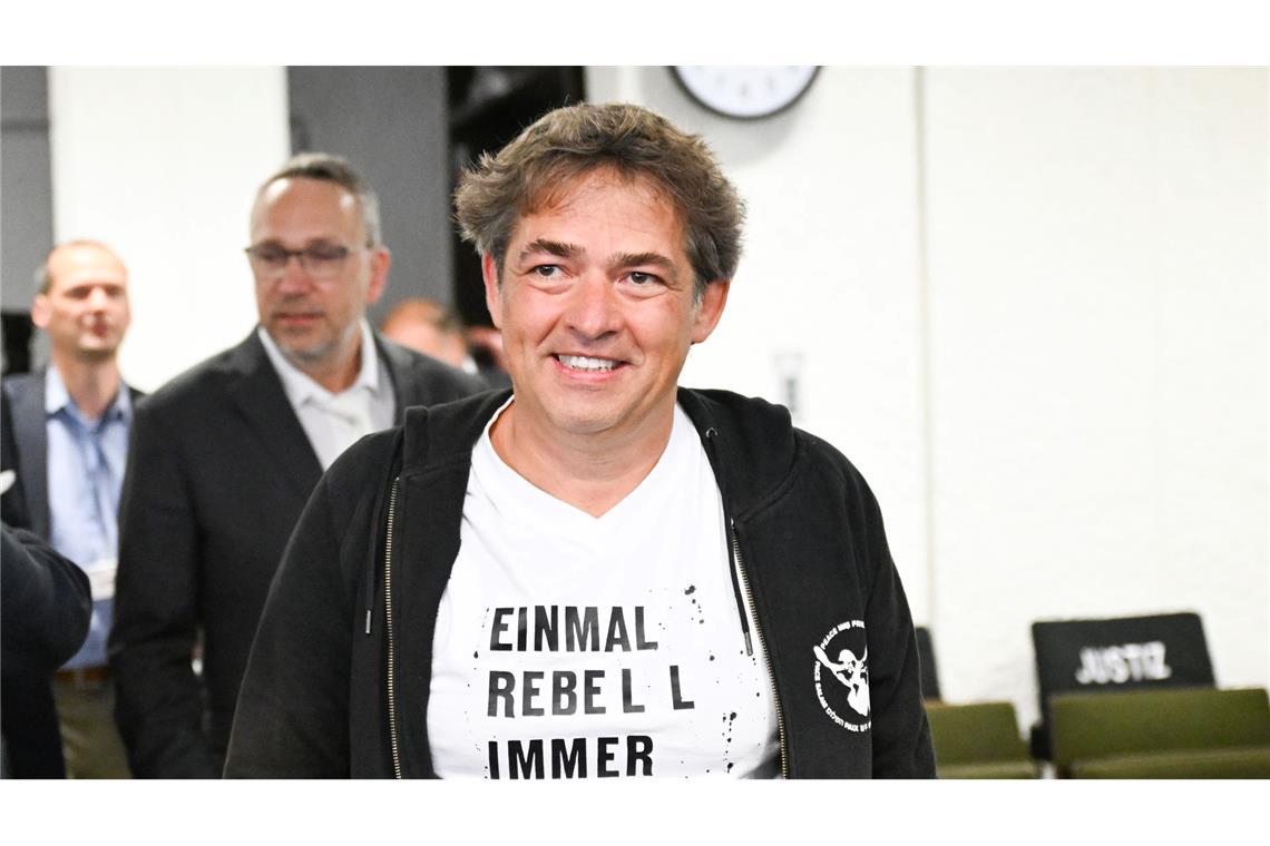 "Querdenken"-Chef Ballweg von Betrugsvorwurf freigesprochen Ballweg war eine Galionsfigur der Protestbewegung gegen Corona-Maßnahmen.