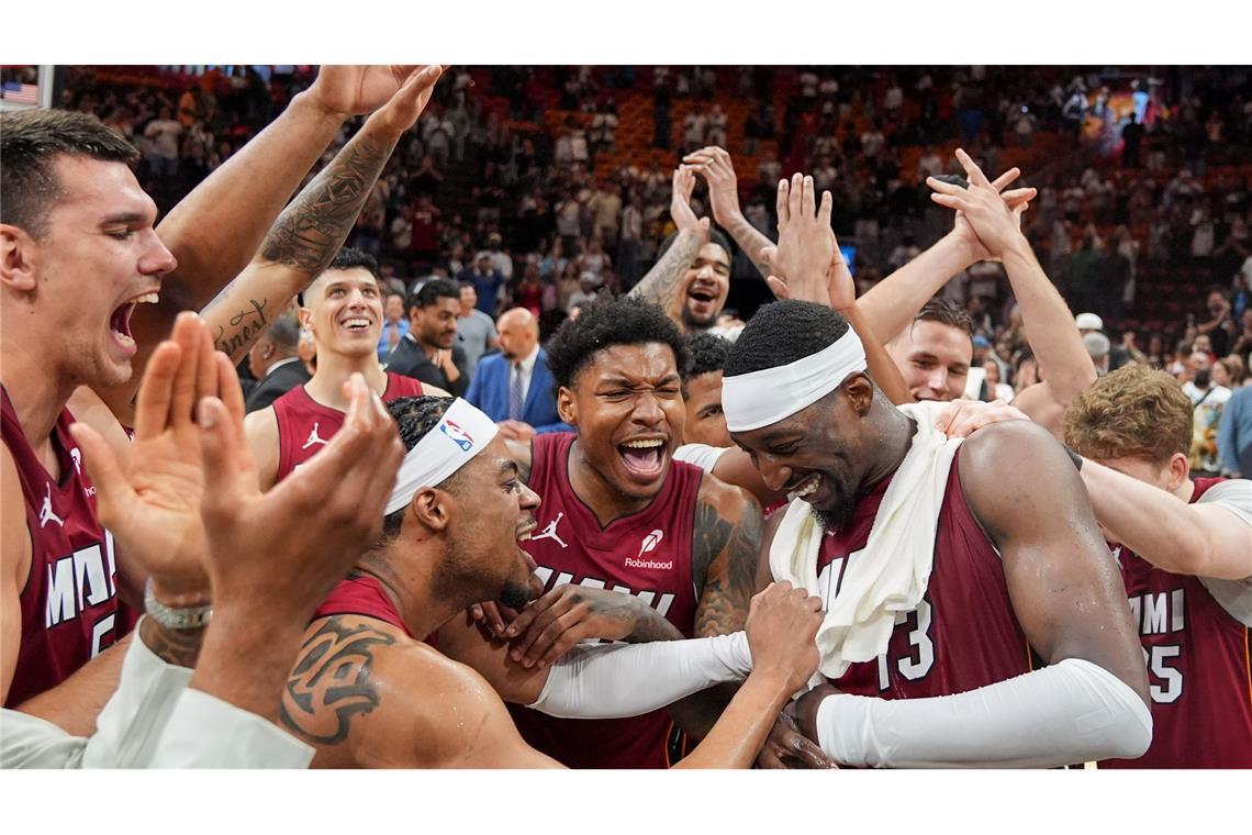 Bam Adebayo (rechts) wurde von Fans und Mitspielern für seine 83 Punkte gefeiert.
