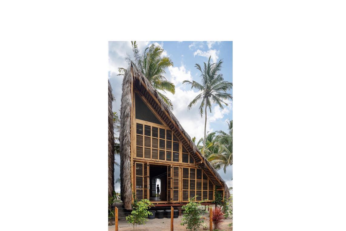 Bambus und Stroh: Rama Estudio, Toquilla Houses, Portete Island, Esmeraldas, Equador, 2021. Im Buch auf Seite 373.