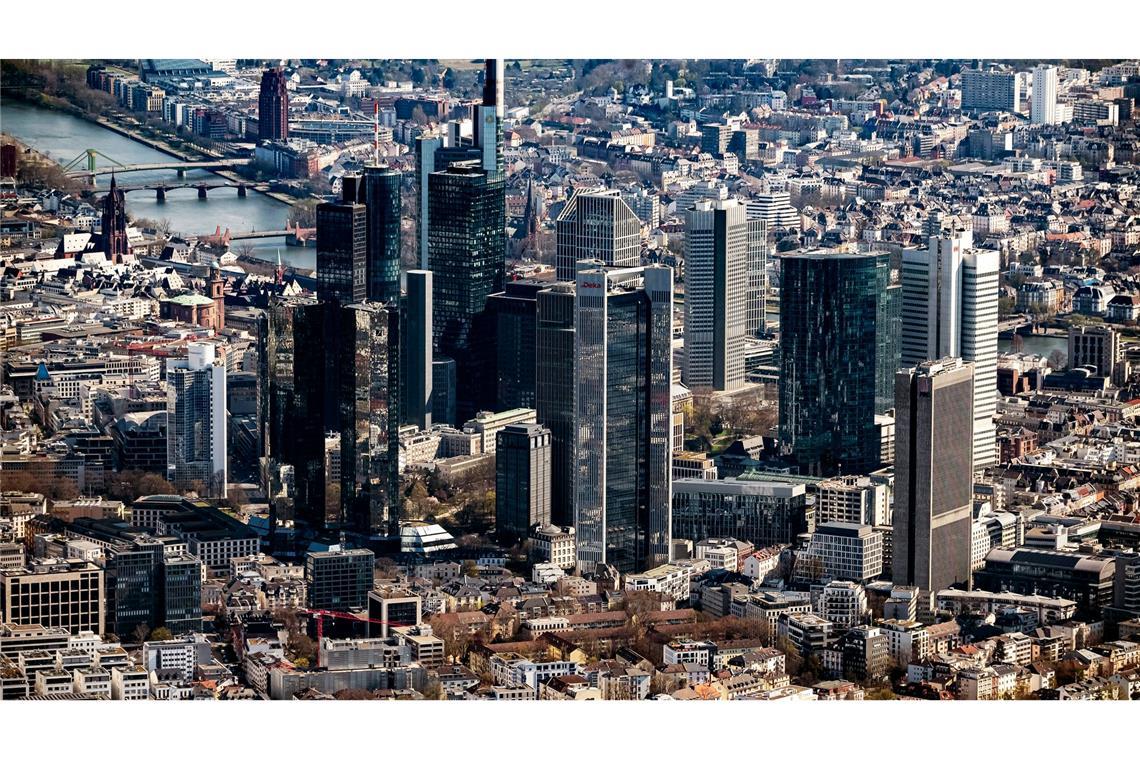Banken-Skyline in Frankfurt: Mit Cum-Cum-Deals verursachten Banken geschätzt einen Steuerschaden in Milliardenhöhe. (Symbolbild)