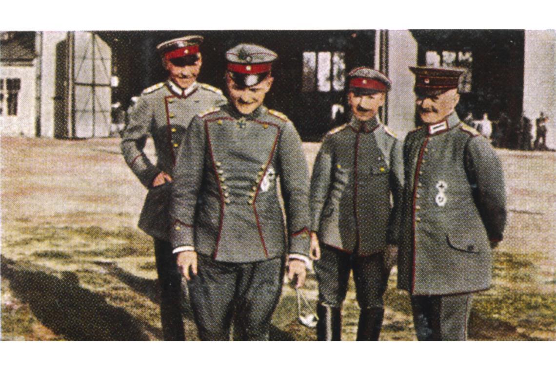 Manfred von Richthofen, der „Rote Baron“, wird abgeschossen Baron Manfred von Richthofen, der „Rote Baron“ (Zweiter v. li., undatierte Aufnahme aus dem Ersten Weltkrieg).