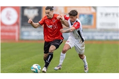 Bastian Frölich (li.) traf für den 1. Göppinger SV in Singen.    

IMAGO/Eibner-Pressefoto/Jani Pless