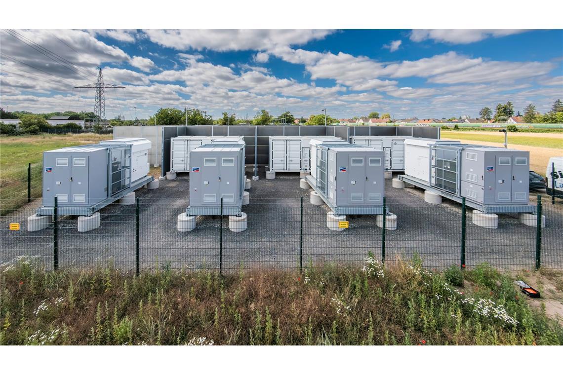 Batteriespeicher können bei der Stabilisierung des Stromnetzes eine wichtige Rolle spielen. (Archivbild)