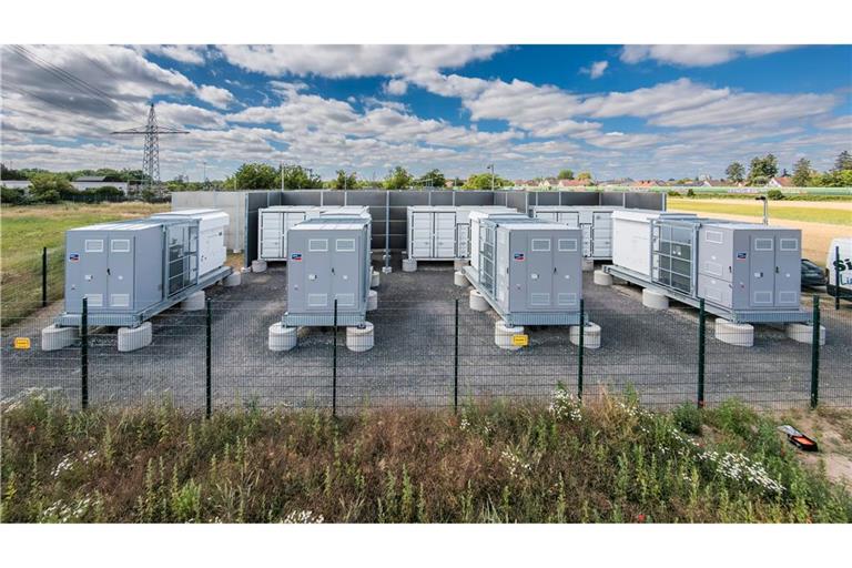 Batteriespeicher können bei der Stabilisierung des Stromnetzes eine wichtige Rolle spielen. (Archivbild)