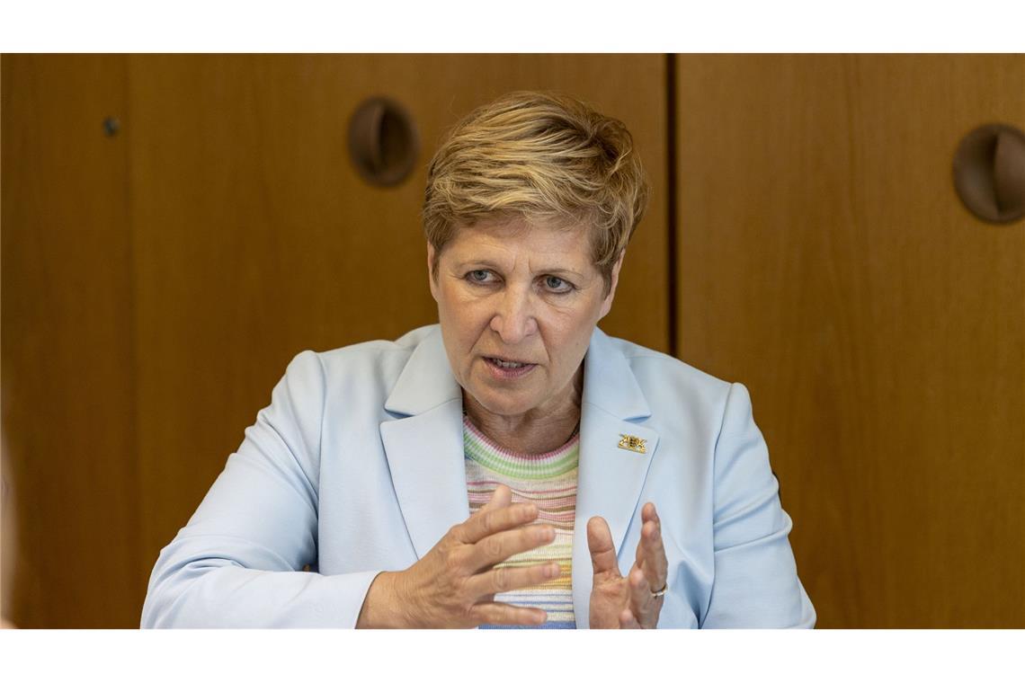 Novelle der Landesbauordnung beschlossen Bauministerin Nicole Razavi (CDU) hat die Novelle als radikale Reform angekündigt.