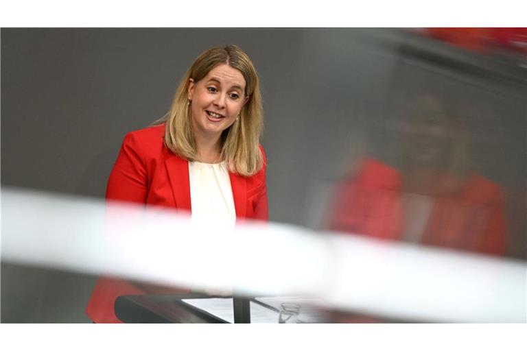 Bauministerin Verena Hubertz beschreibt die Vision von grüneren Städten durch ihr geändertes Baurecht.