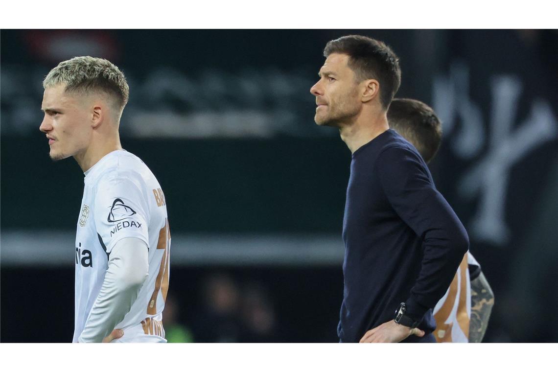 Bayer kämpft um Wirtz und Alonso – und motzt über den FC Bayern Bayer-Profi Florian Wirtz (links) mit Trainer Xabi Alonso
