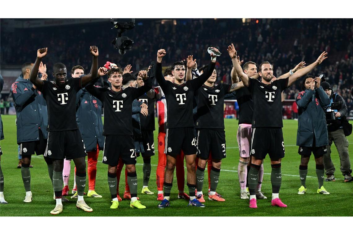 Bayern München bejubelt die erfolgreichste Bundesliga-Hinrunde jemals.