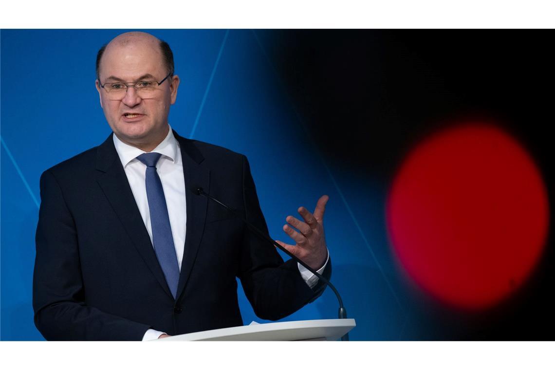 Bayerns Finanzminister Albert Füracker (CSU) sieht das Ausgleichssystem unter den Bundesländern am Ende. Er sorgt sich um eine Überforderung der Geberländer. (Archivbild)
