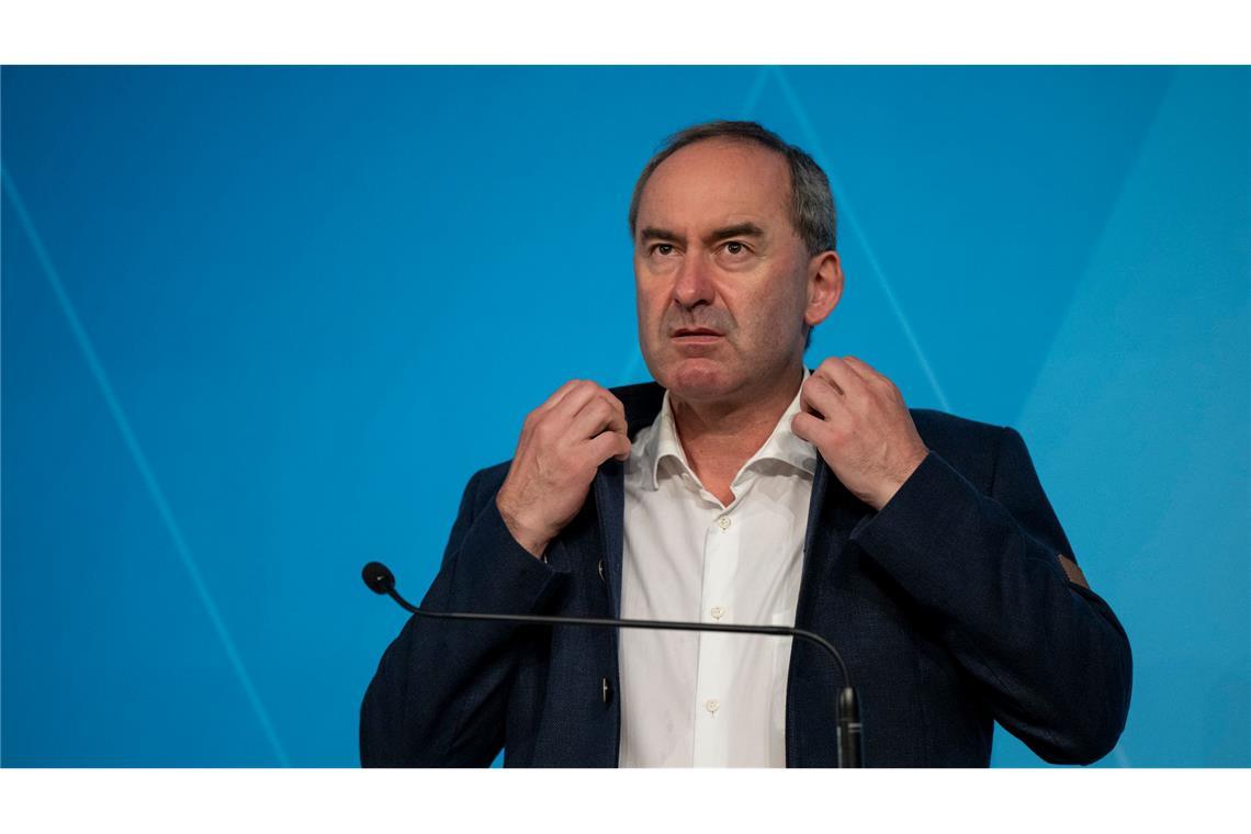 Bayerns Wirtschaftsminister Hubert Aiwanger (Freie Wähler) will mehr Tempo bei Infrastrukturmaßnahmen und fordert dafür auch Rückschritte bei Klagemöglichkeiten. (Archivbild)