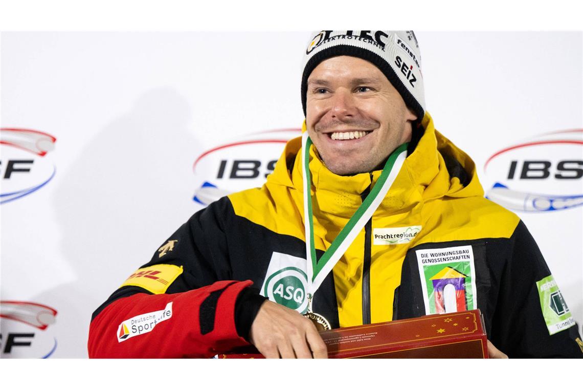 Diese Stars sind die größten deutschen Olympia-Hoffnungen <b>Christopher Grotheer (32): </b>Im Gesamtweltcup und bei der WM 2025 in Lake Placid bremste den Olympiasieger im Skeleton eine Verletzung aus, beim Blick auf die Olympia-Rennen in Cortina aber ist der siebenmalige Weltmeister ziemlich zuversichtlich – dass bei den Winterspielen in einem neuen Eiskanal gefahren wird, sei für die Deutschen durchaus ein Vorteil: „Wir sind bahntechnisch am besten ausgebildet, können uns eine neue Bahn sehr schnell erarbeiten.“