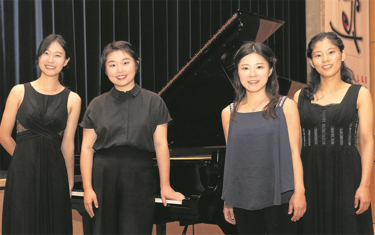 Ausdrucksstark, präzise und gleichsam sensibel Beeindruckten mit ihren Interpretationen (von links): Hyelee Kang, Yiran Wu, Miku Arizono sowie Asami Inakagata. Foto: J. Fiedler
