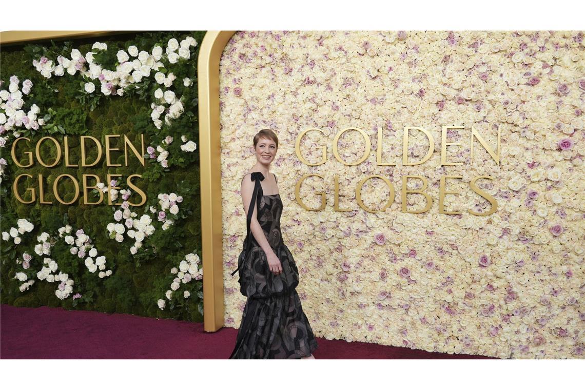 Heidi Klum und Co. glänzen auf dem roten Teppich ...begeisterte in einem schwarzen Abendkleid.