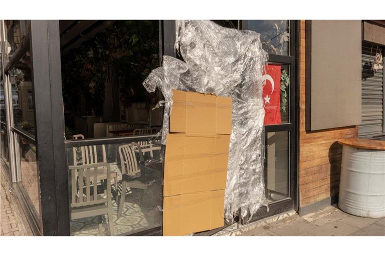 Behörden lassen ein Restaurant schließen.