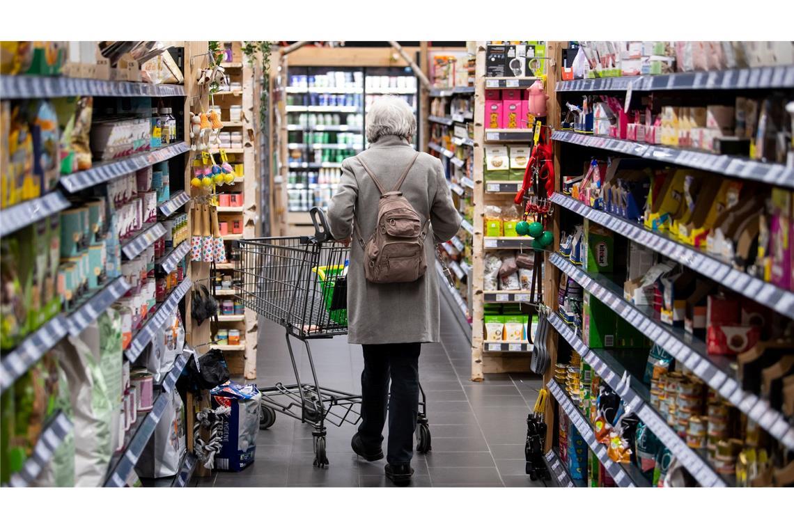 Verbraucherschützer finden weniger Mogelpackungen Bei 67 Produkten haben Verbraucherschützer im Jahr 2024 versteckten Preiserhöhungen festgestellt. (Symbolbild)