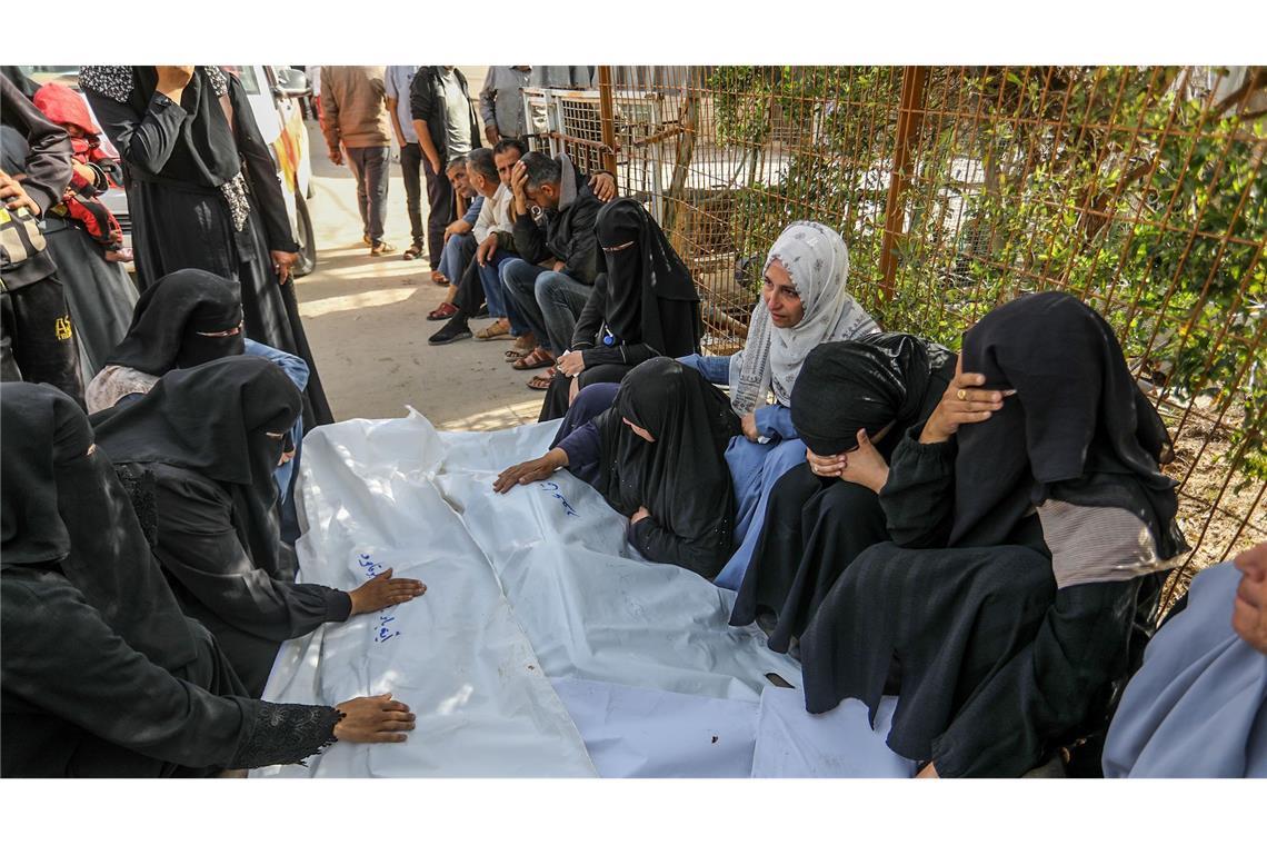 Israel weitet Kontrolle in Gaza aus - Proteste gegen Hamas Bei Angriffen und Kämpfen gibt es im Gazastreifen immer wieder viele Tote.