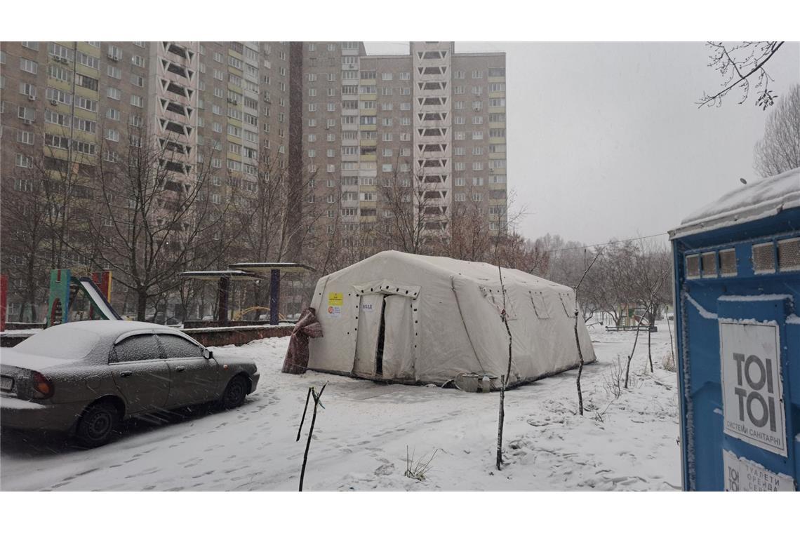 Bei Ausfällen der Wasserversorgung und eingefrorenen Wasserleitungen brauchen die Menschen in den betroffenen Stadtteilen von Kiew neben Wärmezelten auch Biotoiletten. (Archivbild)