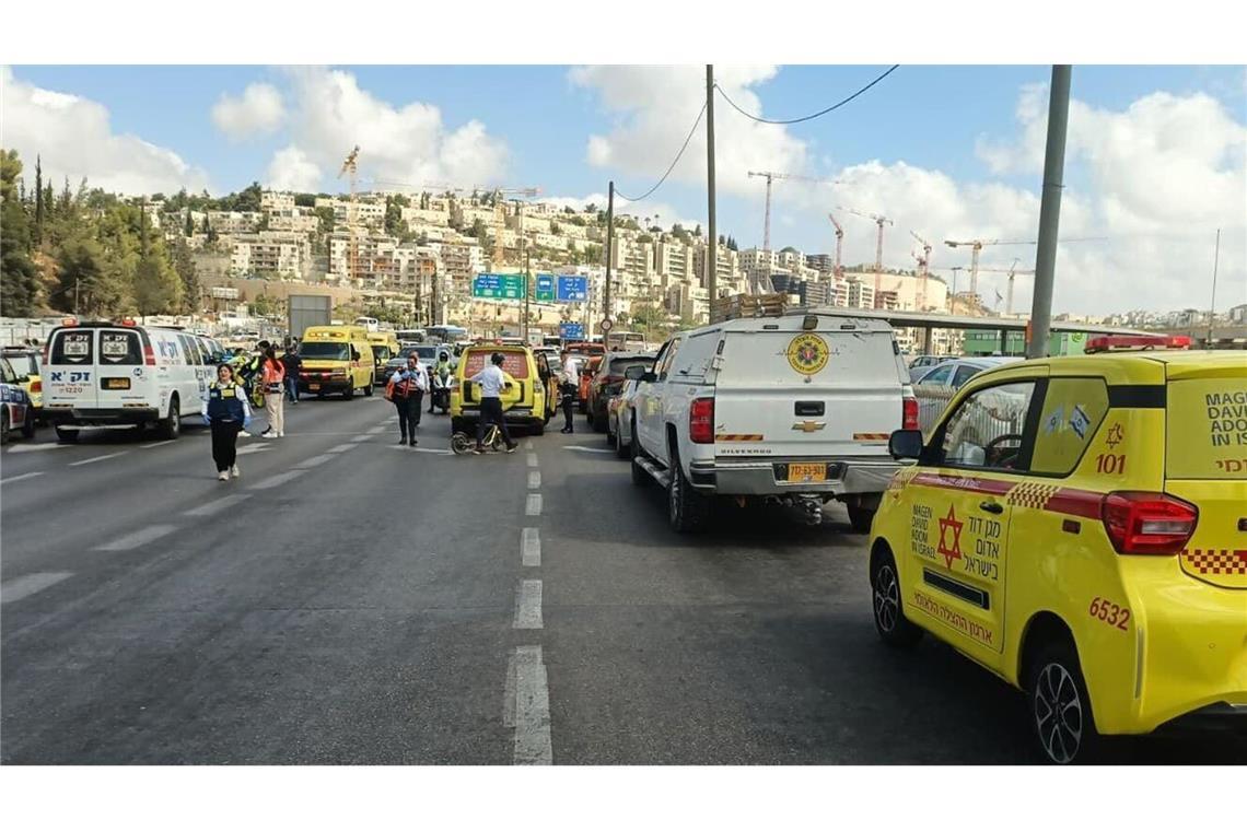 Mehrere Tote bei Anschlag in Jerusalem – zwei Täter erschossen Bei dem Anschlag in Jerusalem kamen mindestens fünf Menschen ums Leben.
