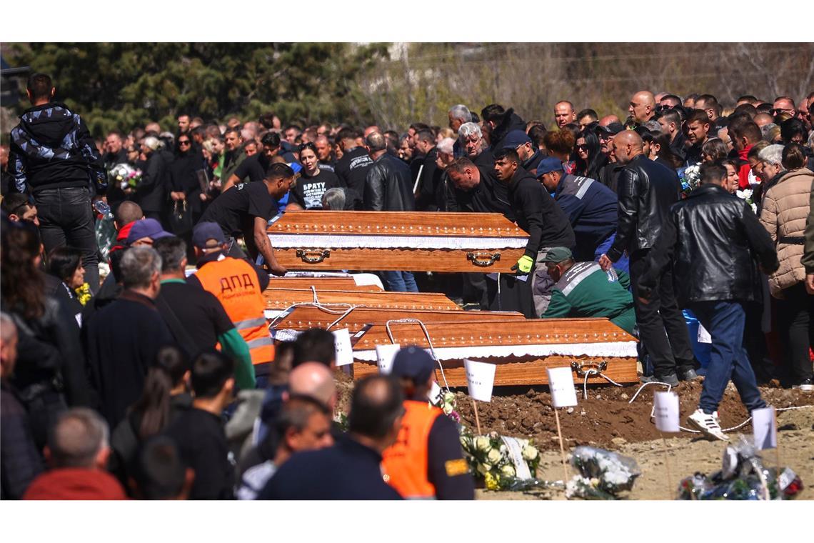 Bei dem Brand im Nachtclub von Kocani in Nordmazedonien kamen 63 Menschen ums Leben. Nun beginnt dazu ein großer Prozess vor Gericht in Skopje.