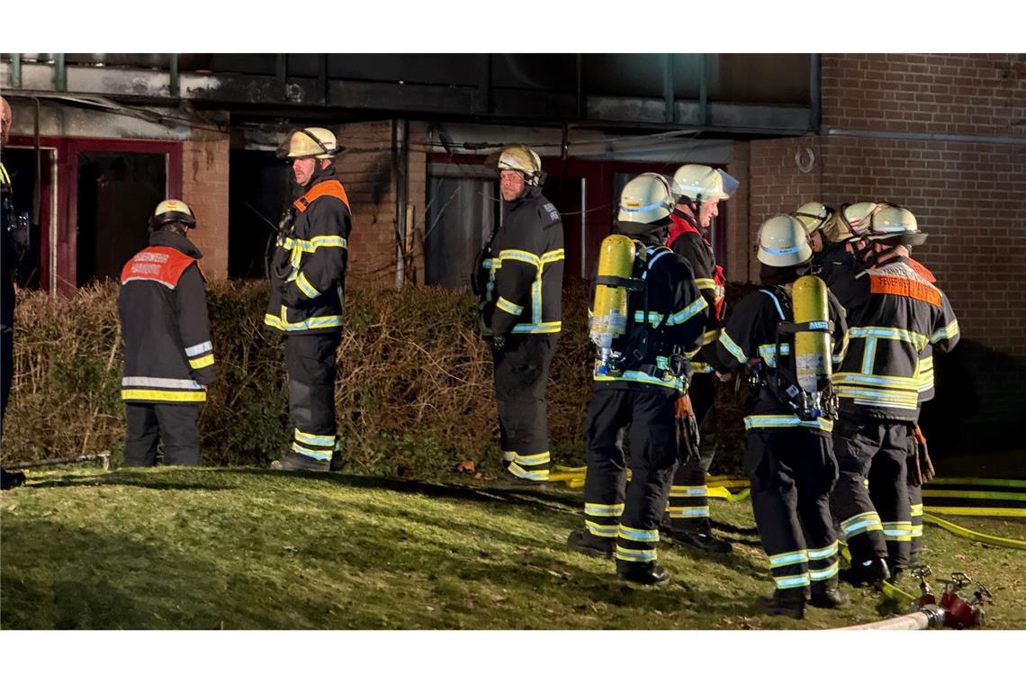 Bei dem Brand in einer Hamburger Seniorenwohnanlage kam für einen Mann jede Hilfe zu spät.