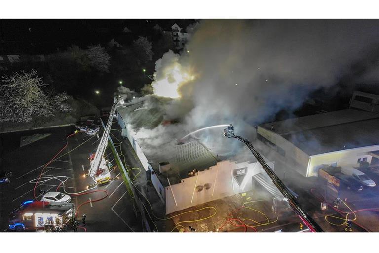 Bei dem Brand in Kehl  am frühen Sonntagmorgen hatten sich 750 Menschen aus der Halle selbst in Sicherheit bringen können.