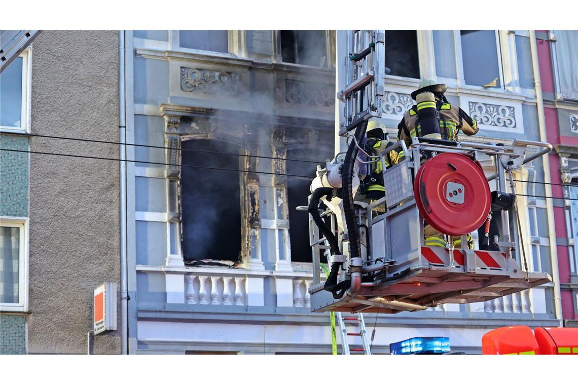 Prozess um vierfachen Mord: Überraschendes Geständnis Bei dem Brand starb eine Familie, die im Dachgeschoss des Hauses wohnte. (Archivbild)