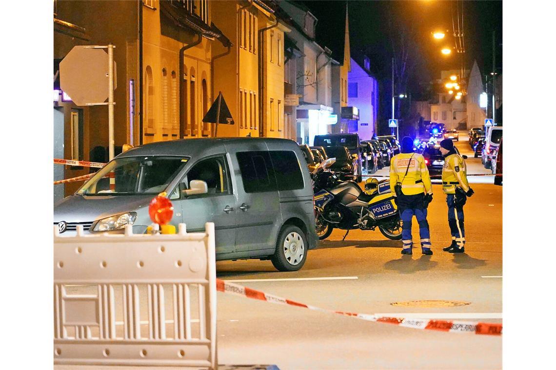 LKA untersucht Zusammenhang mit Schüsse-Serie Bei dem Haus, das umgebaut wird, wurde der verletzte Mann gefunden.
Bei dem Haus, das umgebaut wird, wurde der verletzte Mann gefunden.