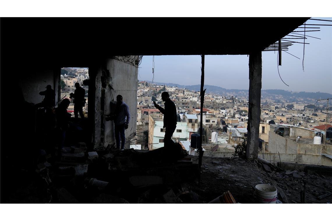 Israel beginnt großen Militäreinsatz im Westjordanland Bei dem israelischen Militäreinsatz im Westjordanland kamen nach palästinensischen Angaben mehrere Menschen ums Leben.