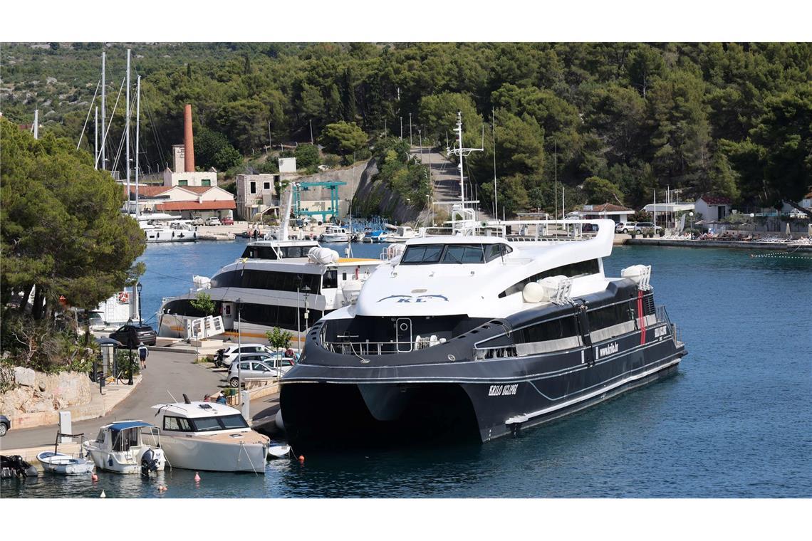 Bei dem Katamaran, der mit einem Segelboot zusammenstieß, handelt es sich um ein Linienschiff.