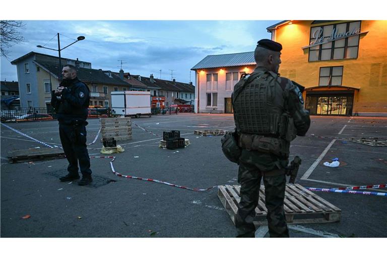 Bei dem mutmaßlich terroristischen Angriff im Elsass wurden sieben Personen verletzt und ein Mann wurde getötet.