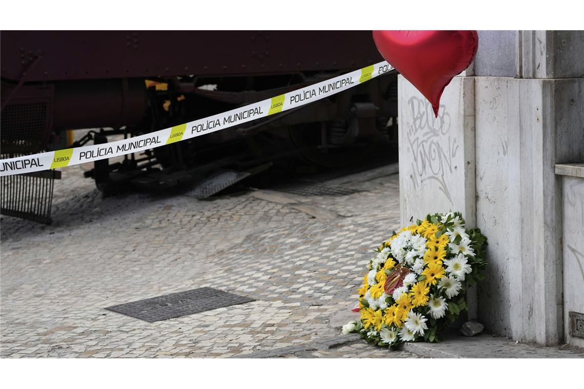 Portugals Polizei: Auch ein Deutscher „wahrscheinlich“ tot Bei dem schweren Seilbahnunglück in Lissabon ist „wahrscheinlich“ auch ein Deutscher ums Leben gekommen.