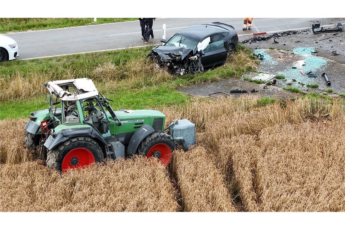 Bei dem Überschlag wurde ein vierjähriger Junge aus dem Traktor geschleudert und schwer verletzt.