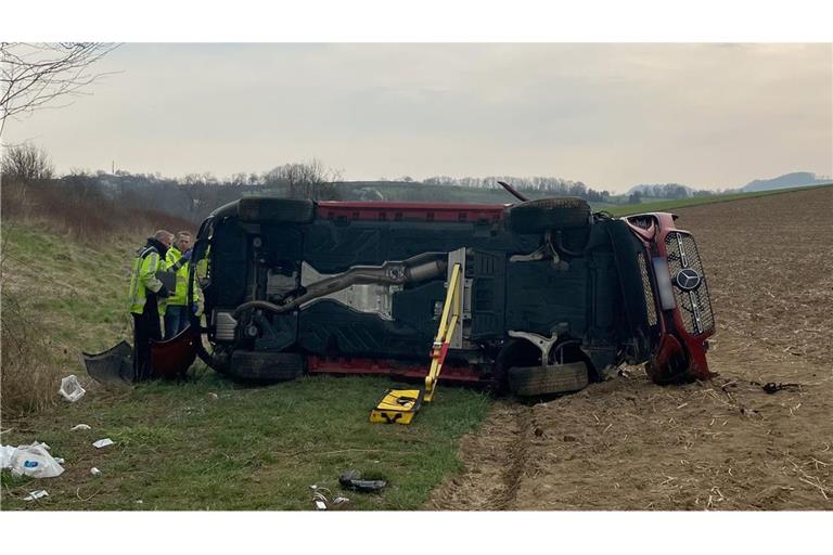 Bei dem Unfall sind zwei Menschen verstorben.