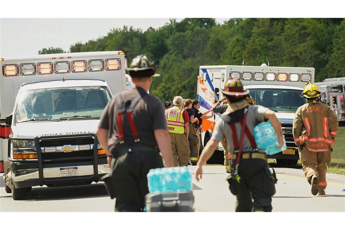 Mehrere Tote bei Busunfall in New York Bei dem Unfall sollen mehrere Menschen gestorben sein.