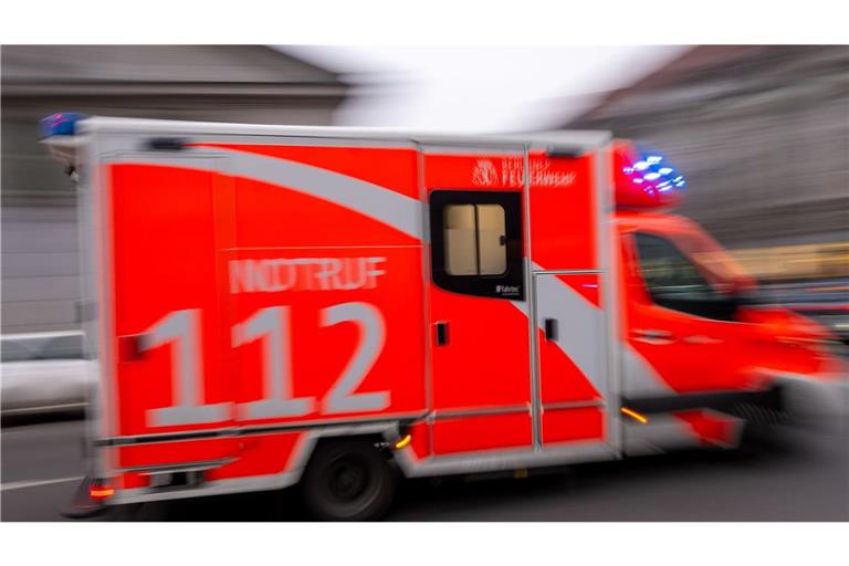 Bei dem Unfall wurden drei Menschen verletzt. (Symbolbild)