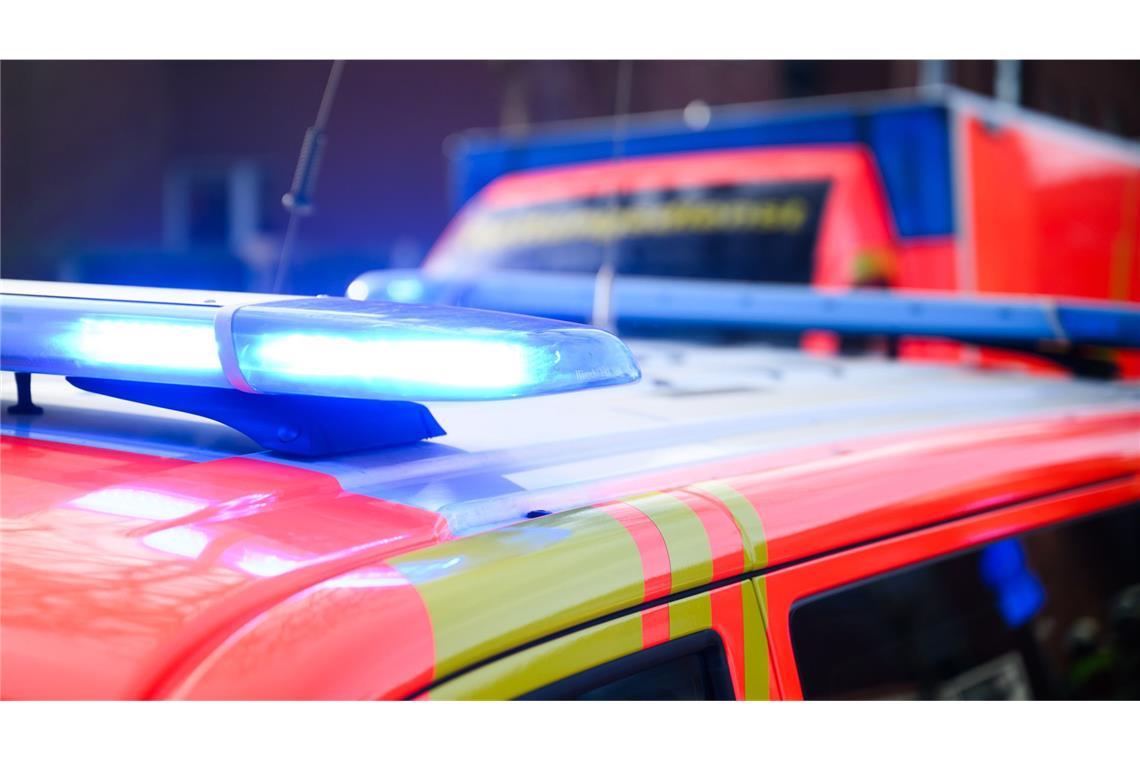Auto gerät in Gegenverkehr – zwei Schwerverletzte Bei dem Unfall wurden zwei Menschen schwer verletzt. (Symbolbild)