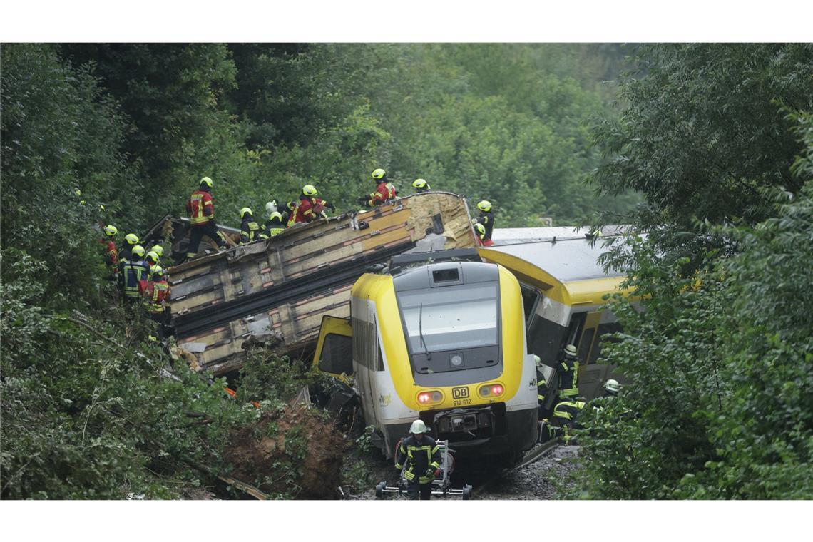 Bei dem Zugunglück im Südosten Baden-Württembergs sind mehrere Menschen ums Leben gekommen.
