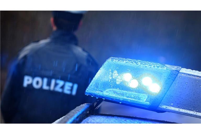 Bei dem Zusammenstoß wurden alle fünf Insassen der beiden Fahrzeuge leicht verletzt. (Symbolbild)