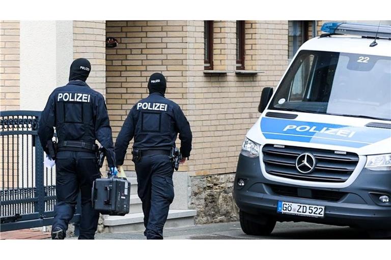 Bei den Durchsuchungen waren Spezialkräfte der Polizei im Einsatz.