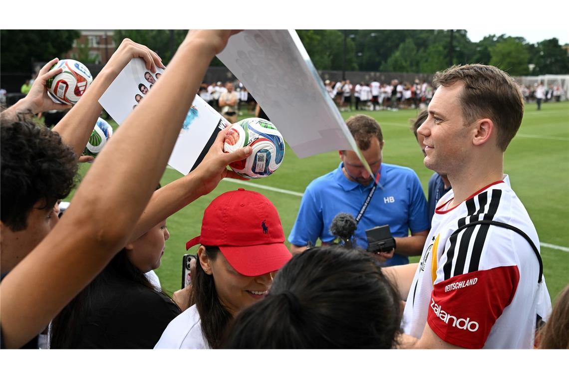 Bei den Fans ist Manuel Neuer sehr beliebt.
