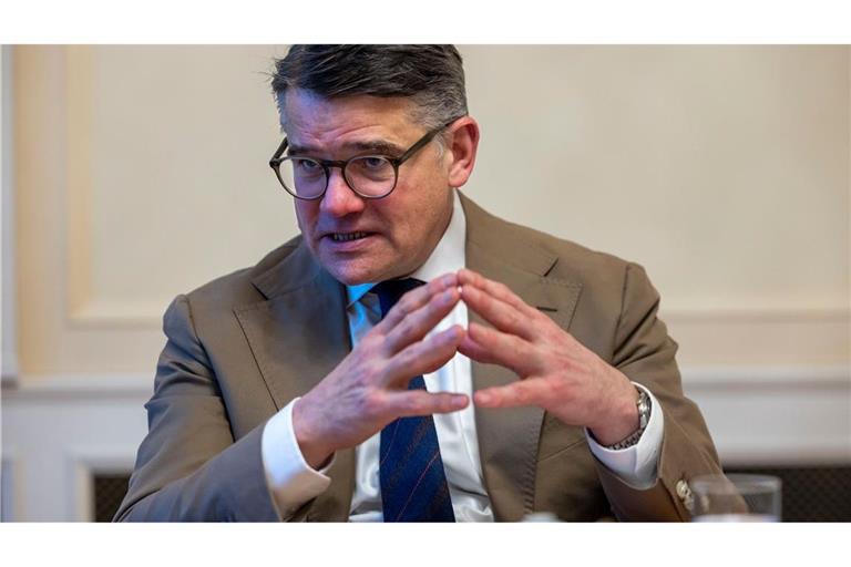 Bei den Kommunalwahlen entscheidet sich nach den Worten von Regierungschef Rhein, wie die Menschen "zur Politik stehen und wie sie die Demokratie bewerten".